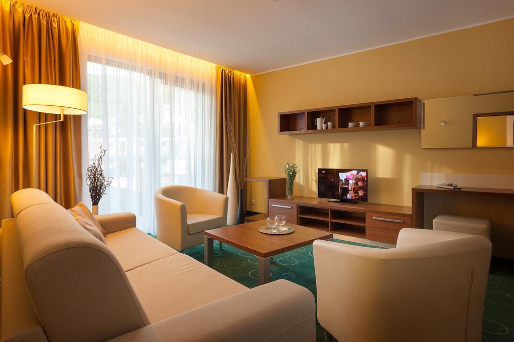 Wellness Hotel Panorama Trenčianske Teplice Exteriör bild